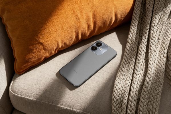 TCL K70: tre nuovi smartphone economici e resistenti