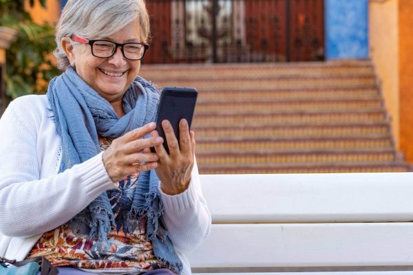Telemedicina, Dispositivi Indossabili e Intelligenza Artificiale: L’Innovativa Architettura per la Longevità