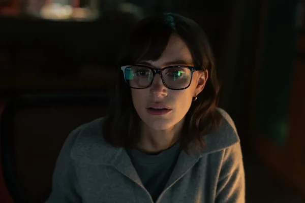 La serie di Apple TV ‘The Savant’, rimandata, debutterà finalmente quest’estate!