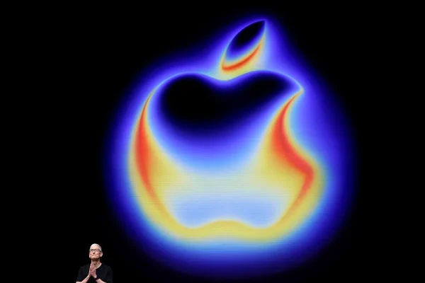 Tim Cook si dimette: quale futuro per Apple?