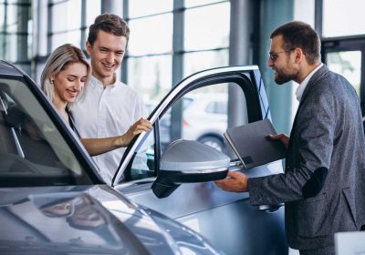 Mercato Auto: La Sfida della Transizione tra Clienti e Concessionarie