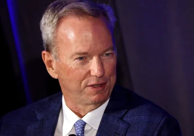 Gli studenti dell’Università dell’Arizona contestano il sostegno di Eric Schmidt all’AI