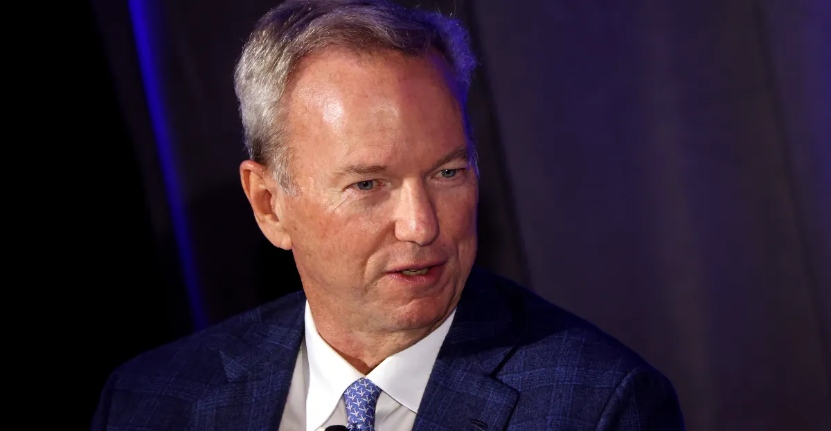 Gli studenti dell’Università dell’Arizona contestano il sostegno di Eric Schmidt all’AI