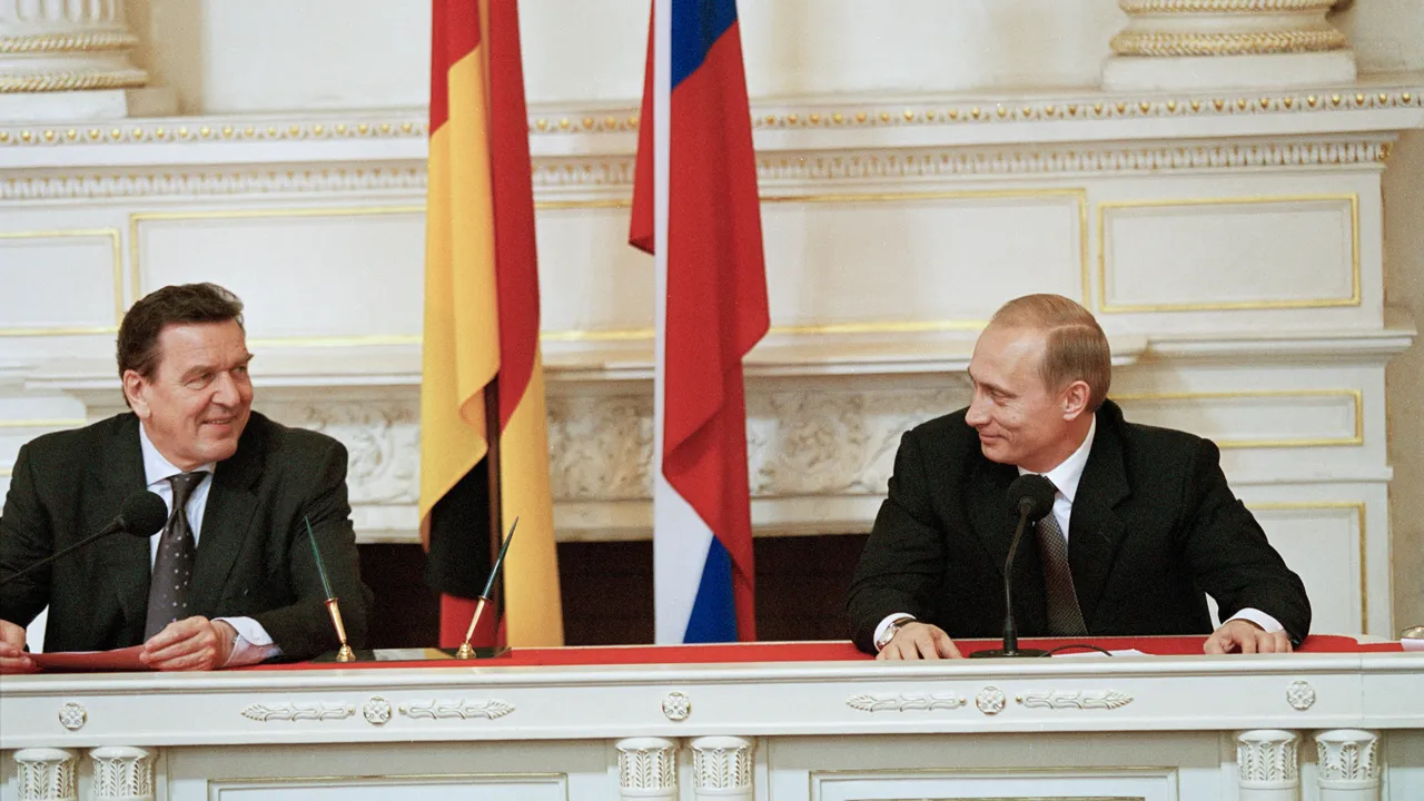 La Russia propone Gerhard Schröder come mediatore con l’Ucraina: motivi e implicazioni