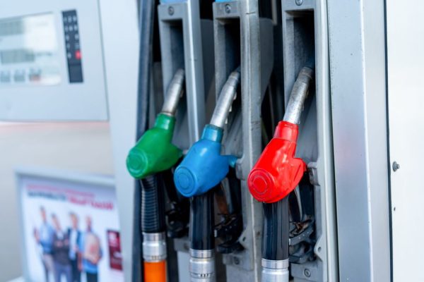 Prezzi Carburanti: Leggero Calo di Benzina e Diesel sulla Rete Ordinaria