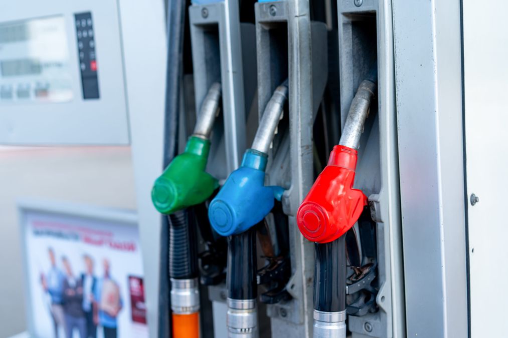 Prezzi Carburanti: Leggero Calo di Benzina e Diesel sulla Rete Ordinaria