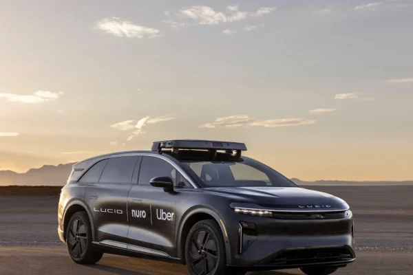 Nuro ottiene il permesso per testare veicoli senza conducente in vista del lancio del servizio robotaxi di Uber
