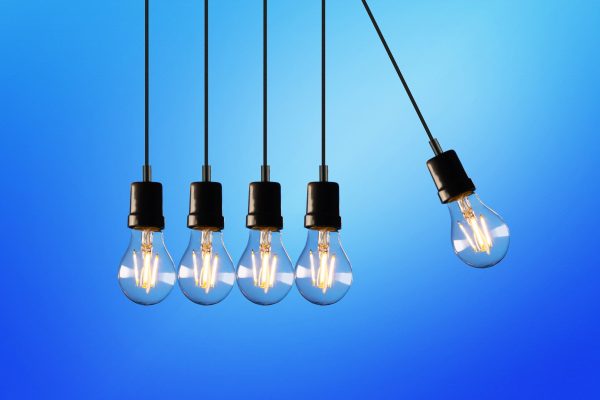 Guida pratica alle nuove tariffe luce e gas valide fino al 21 maggio