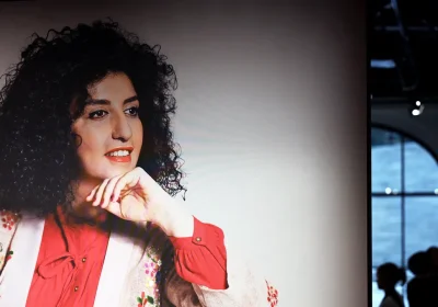 Narges Mohammadi: Come la Premio Nobel per la Pace Trasforma l’Isolamento Carcerario in Resistenza al Regime Iraniano