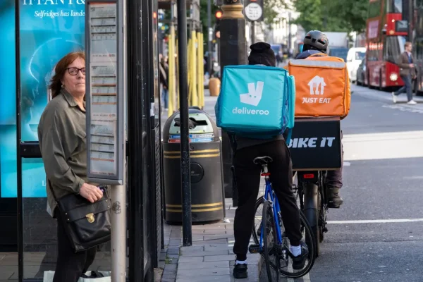 Glovo e Deliveroo nel mirino dell’Antitrust: il codice etico sotto esame