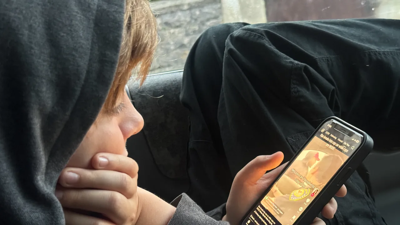 Class Action Europea: Italia Inaugura la Prima Rete Legale contro Meta e TikTok per Proteggere i Minori