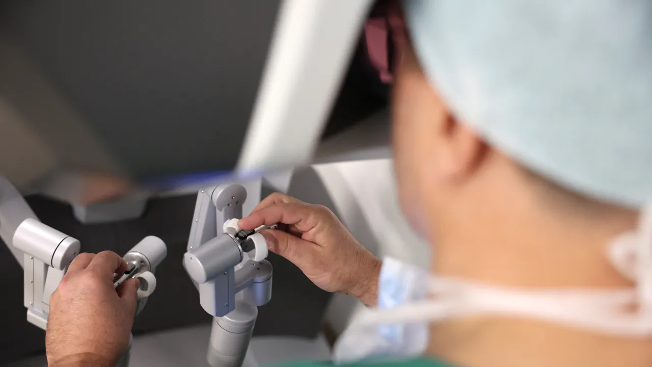 Chirurgia robotica: le evidenze scientifiche dividono la comunità medica