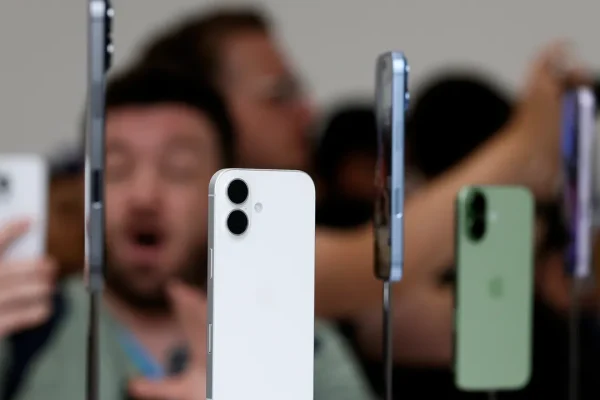 Ritardo per l’iPhone 18: lancio posticipato al 2027 a causa della crisi delle memorie