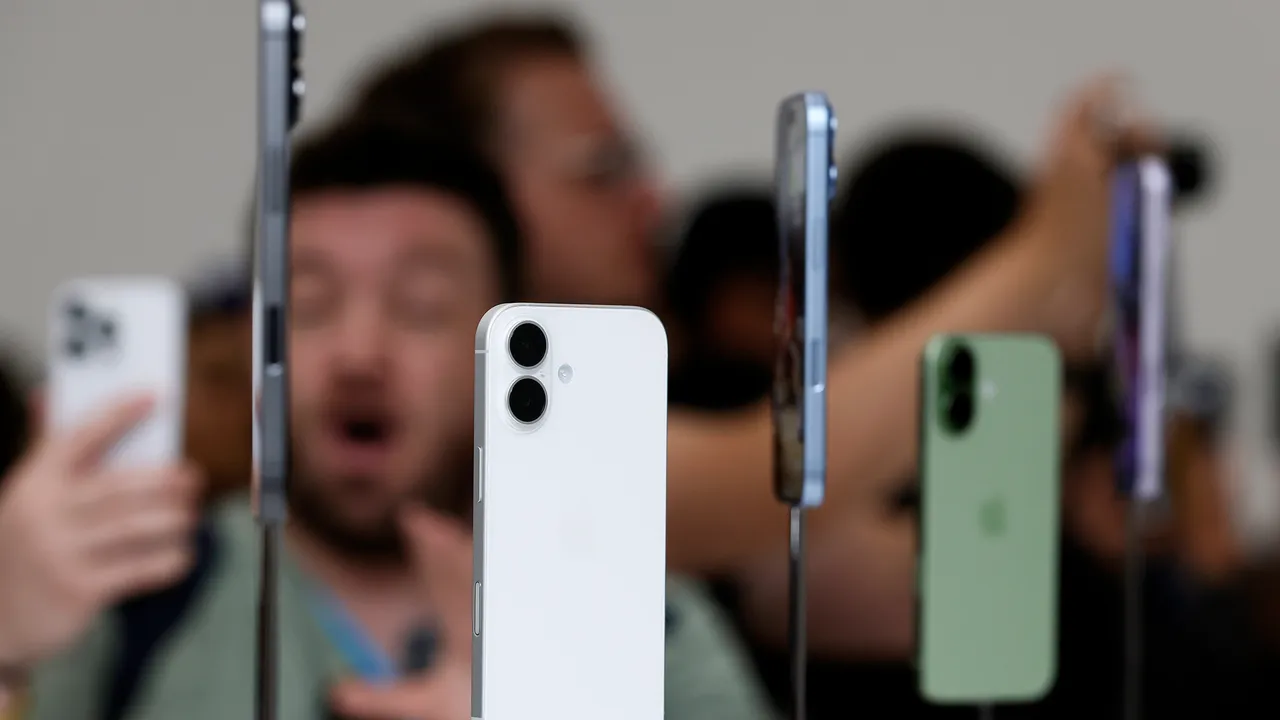 Ritardo per l’iPhone 18: lancio posticipato al 2027 a causa della crisi delle memorie