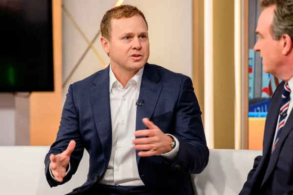 Spencer Pratt: dall’antagonista di The Hills a candidato sindaco di Los Angeles con video eroici e proposta di lotta agli homeless