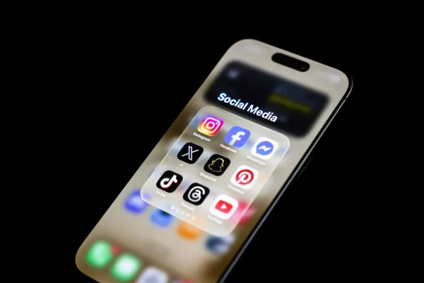 Truffe sui Social Media: Miliardi Rubati e Nessuna Soluzione Efficace per Fermarle
