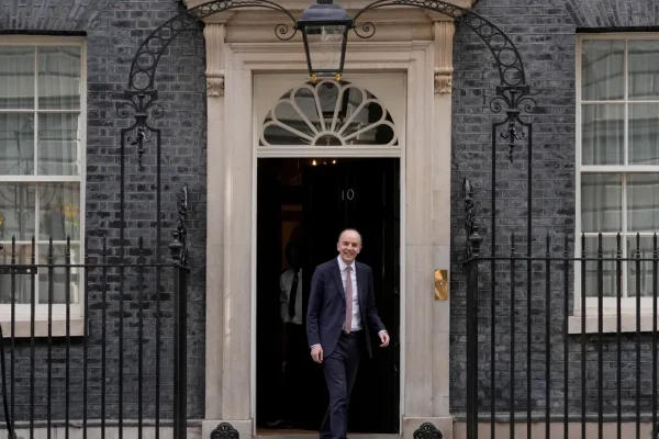 Caso Palantir: Accesso Illimitato alle Identità dei Pazienti Britannici con il Cambiamento al Vertice del Ministero della Salute