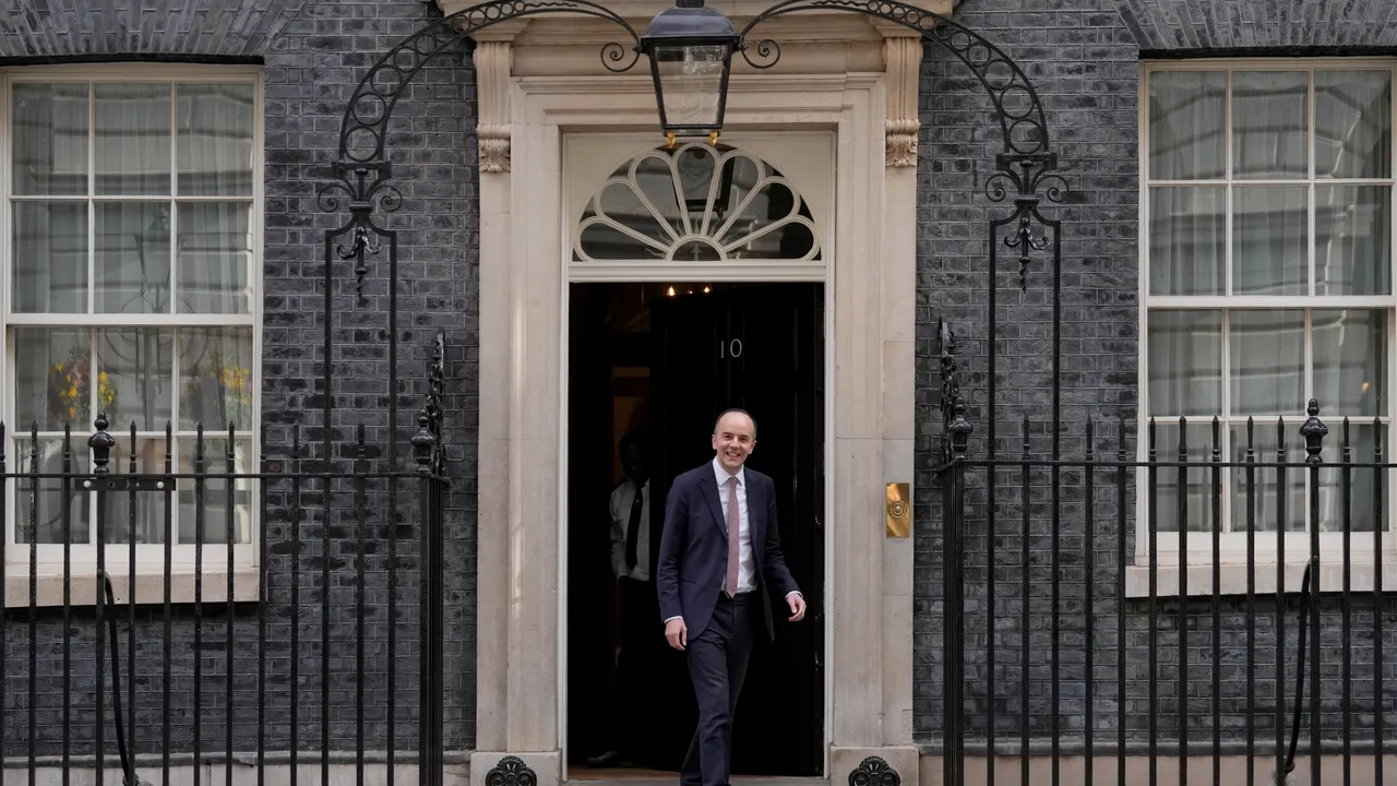 Caso Palantir: Accesso Illimitato alle Identità dei Pazienti Britannici con il Cambiamento al Vertice del Ministero della Salute