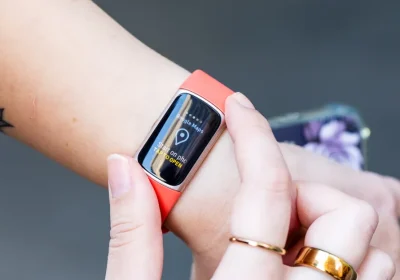 Il Ruolo della Semplice Fitness Band nell’Era della Salute AI
