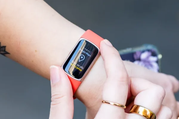 Il Ruolo della Semplice Fitness Band nell’Era della Salute AI