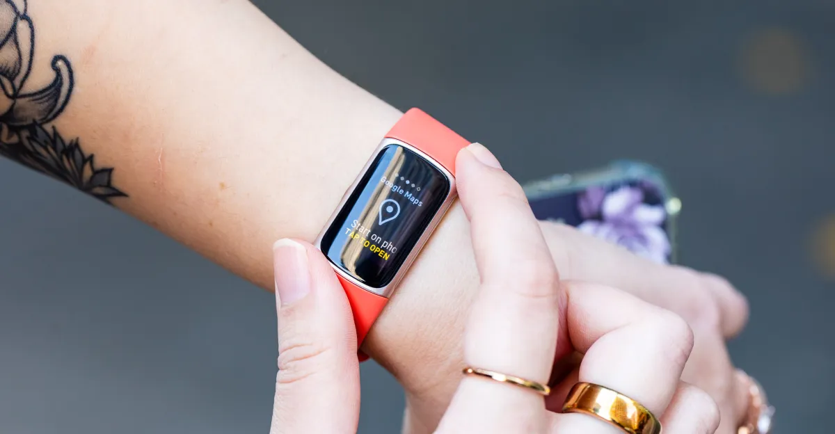 Il Ruolo della Semplice Fitness Band nell’Era della Salute AI