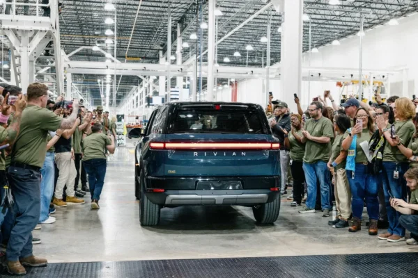 Rivian: Aumento dei Ricavi con l’Avvio della Produzione R2
