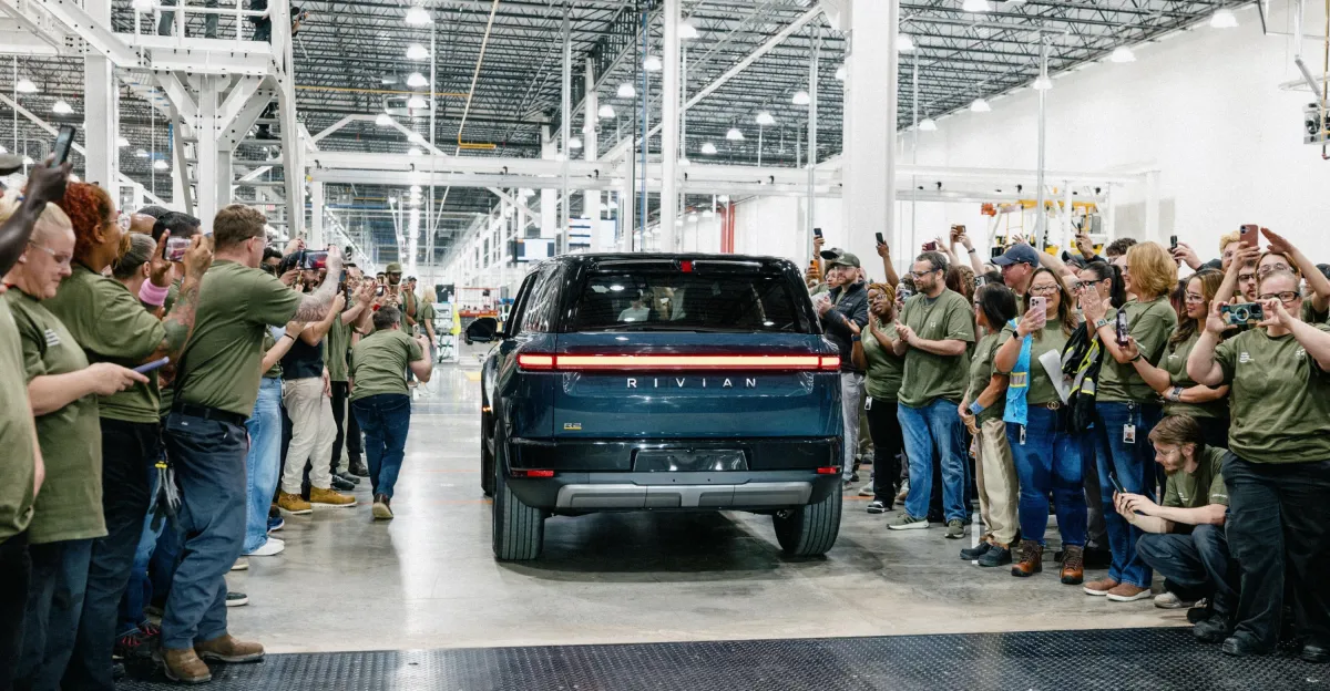 Rivian: Aumento dei Ricavi con l’Avvio della Produzione R2