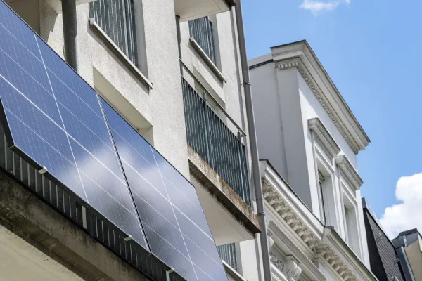 Il Boom dei Pannelli Solari sui Balconi: Scopri come Sfruttare l’Energia Solare!