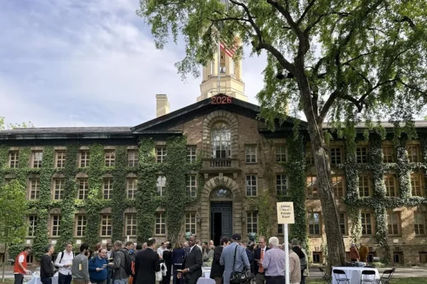 Princeton Abbandona il Patto d’Onore: Ritorno dei Sorveglianti Agli Esami a Causa dell’AI dopo 133 Anni