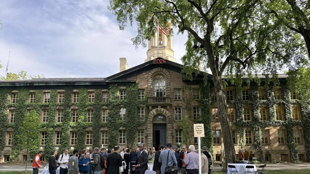 Princeton Abbandona il Patto d’Onore: Ritorno dei Sorveglianti Agli Esami a Causa dell’AI dopo 133 Anni