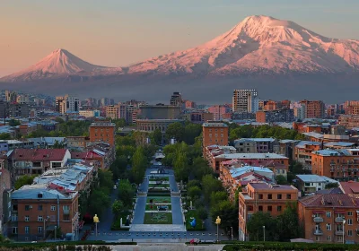 Perché il Mondo Occidentale si Riunisce in Armenia mentre lo Stretto di Hormuz è in Turbolenza?