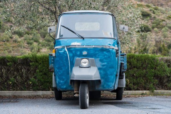 Turista multato per aver guidato un’Ape Piaggio in autostrada a causa del navigatore