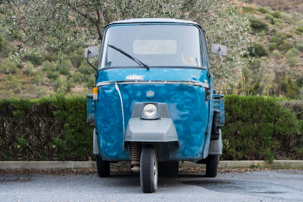 Turista multato per aver guidato un’Ape Piaggio in autostrada a causa del navigatore