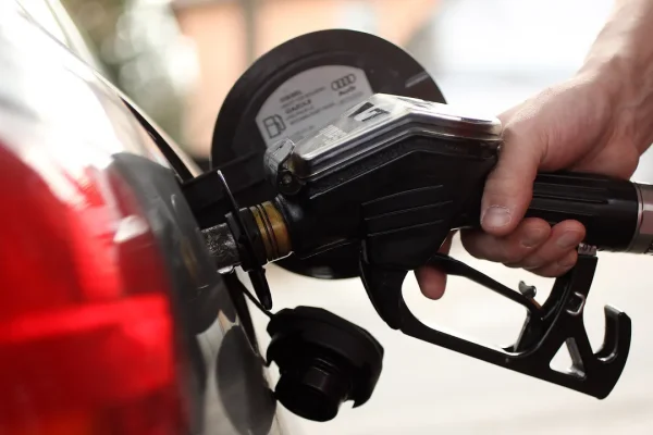 Accise sul carburante: il governo pronto a bloccare i prezzi alla pompa? Scopri la nuova proroga!