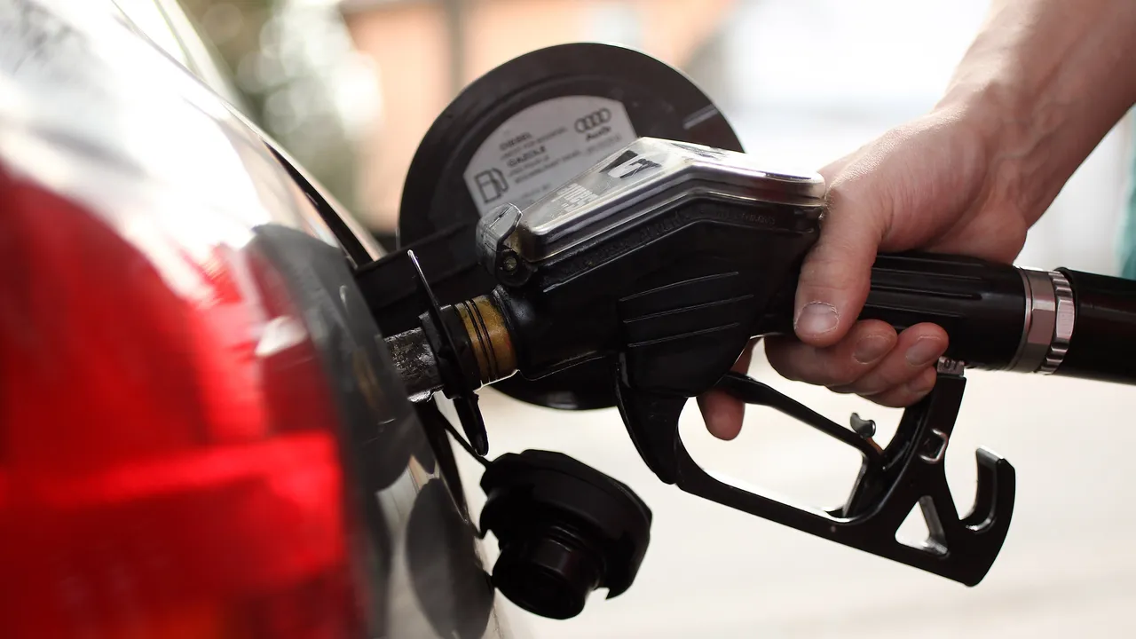 Accise sul carburante: il governo pronto a bloccare i prezzi alla pompa? Scopri la nuova proroga!