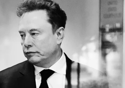 Musk accusa di essere stato ingannato, avverte sui rischi dell’IA e ammette che xAI assimila i modelli di OpenAI