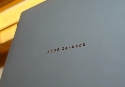 ASUS Zenbook Duo UX8407: il laptop innovativo con doppio schermo OLED