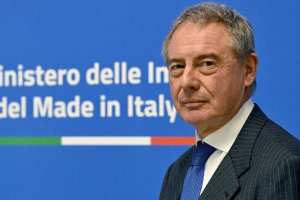 Telemarketing: PD Accusa Urso di Regole Sbilanciate e Chiede il Ripristino della Concorrenza