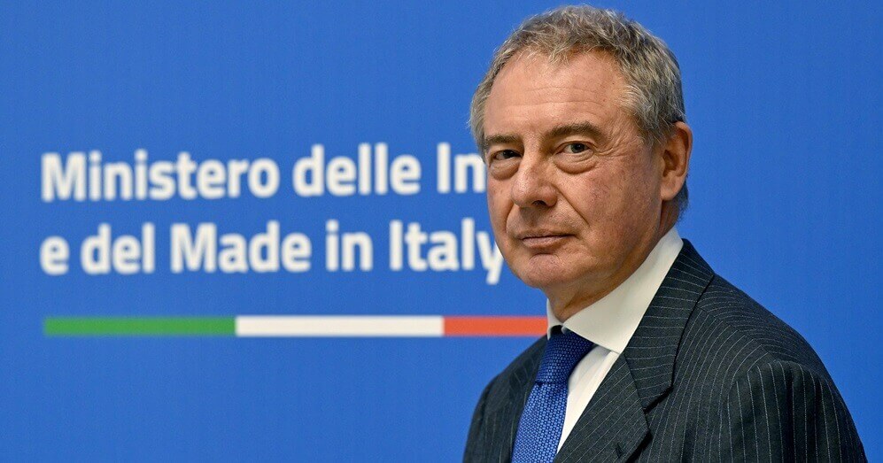 Telemarketing: PD Accusa Urso di Regole Sbilanciate e Chiede il Ripristino della Concorrenza