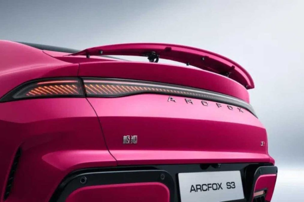 Arcfox S3: La Berlina Cinese che Rivoluziona il Battery Swap