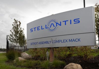 Stellantis in trattativa con JLR per la produzione di veicoli negli USA