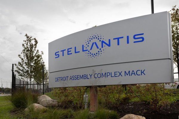 Stellantis in trattativa con JLR per la produzione di veicoli negli USA
