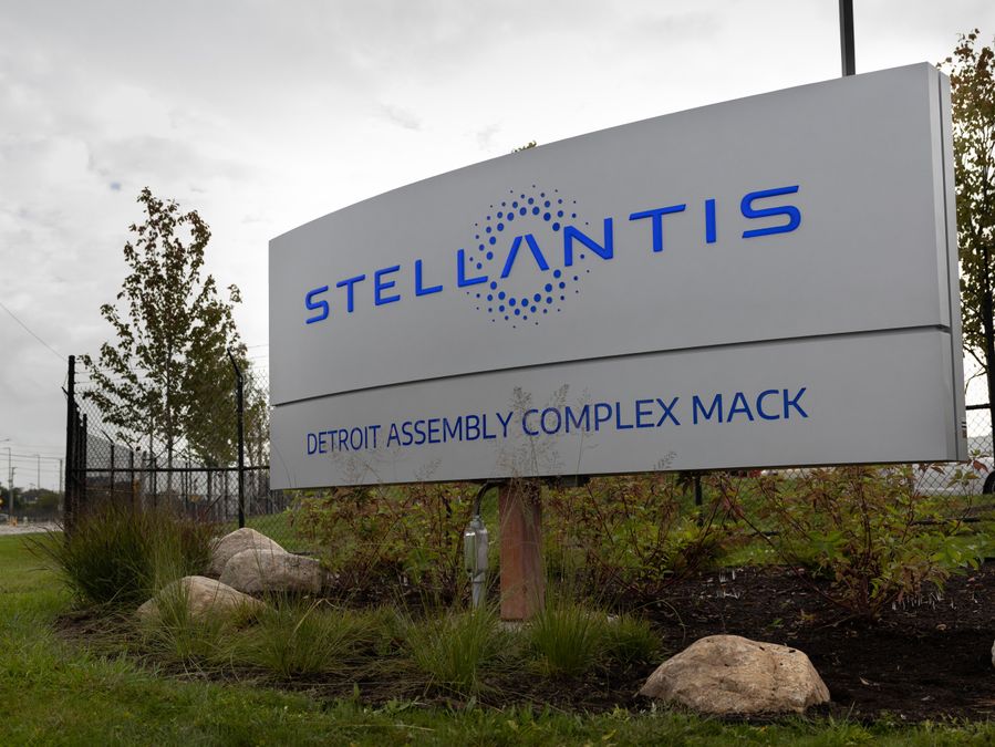 Stellantis in trattativa con JLR per la produzione di veicoli negli USA