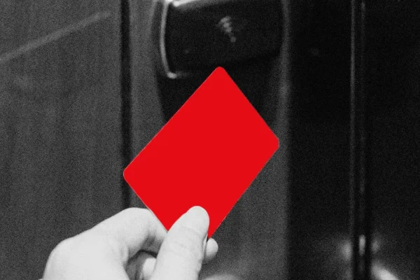 Reservation hijacking: la truffa che colpisce i viaggiatori attraverso le prenotazioni online