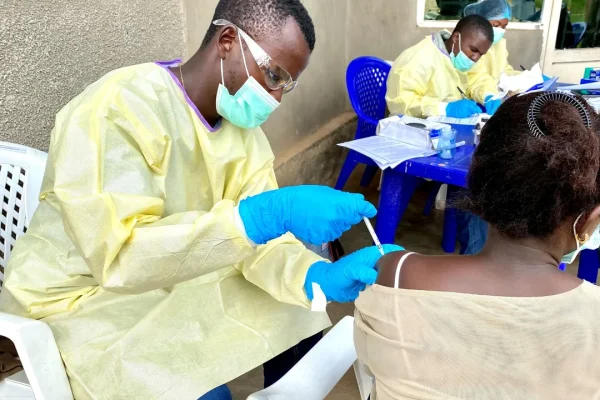 Ebola: l’OMS valuta vaccini sperimentali per fronteggiare il focolaio in Congo