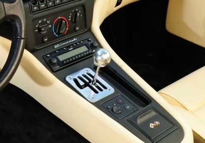 Ferrari: Il Ritorno del Cambio Manuale? La Controversia sulla Frizione Finta