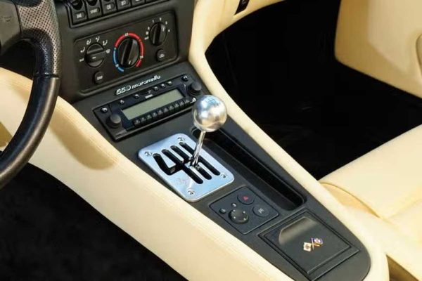 Ferrari: Il Ritorno del Cambio Manuale? La Controversia sulla Frizione Finta