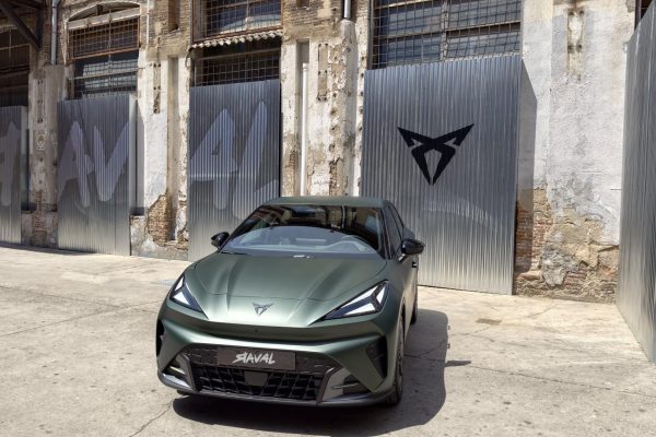 CUPRA Raval: il “go-kart” elettrico urbano che offre ampio spazio