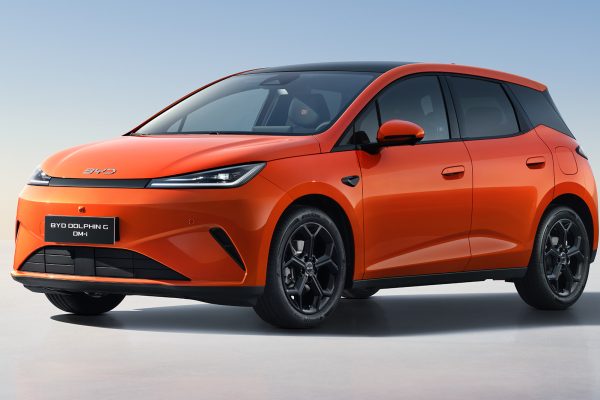 BYD svela la Dolphin G DM-i: l’ibrida plug-in compatta ideale per l’Europa