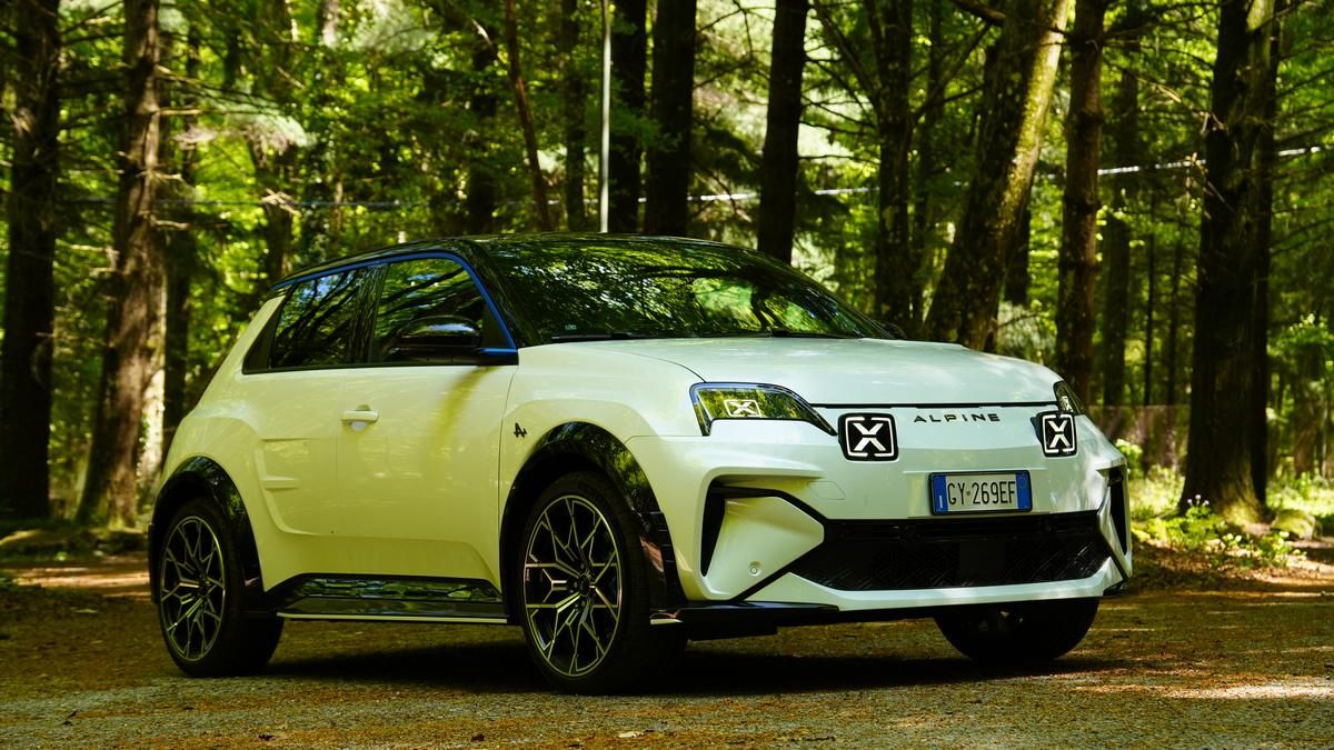 Prova della Alpine A290: la nuova hot hatch elettrica sorprende – Video
